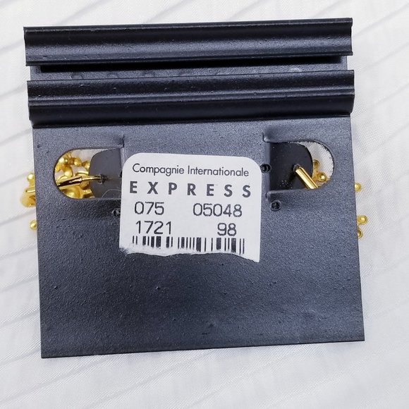 Express Floral Lever Back Pierced Earrings - New - Picture 6 of 6